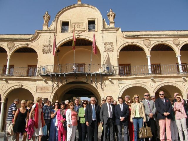 El Alcalde de Lorca recibe al de Mouguio Carnon para estrechar el hermanamiento entre las dos ciudades