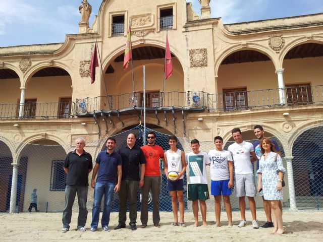 La Plaza de España de Lorca acoge el Campeonato Regional de Voley Playa en el que participarán los mejores jugadores de Voleibol y Voley de toda la provincia