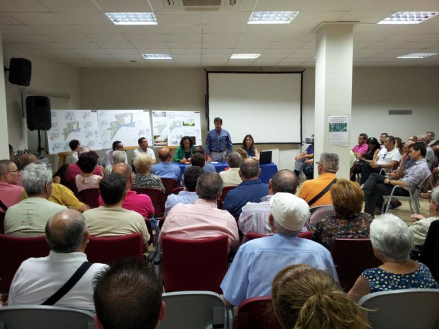 La Consejería de Fomento presenta a los vecinos las líneas de actuación del proyecto de remodelación de San Diego en Lorca