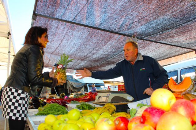 El Mercado del Huerto de la Rueda afronta este jueves una de sus citas más multitudinarias del año