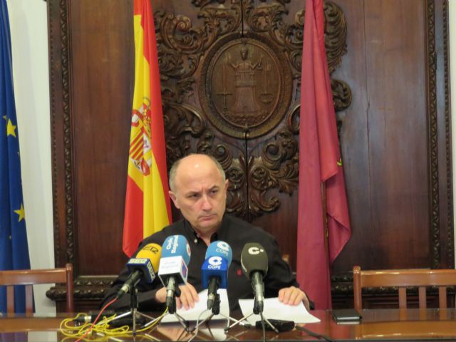 Antonio Meca no asistirá a la tribuna presidencial   de Semana Santa hasta que no se regule su uso