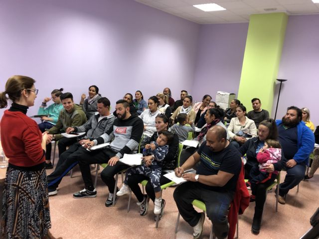 Más de 205 lorquinos residentes en los Barrios Altos se benefician de los cursos de empleabilidad, aspectos sociales y seguimiento educativo del Plan de Desarrollo Gitano 2019