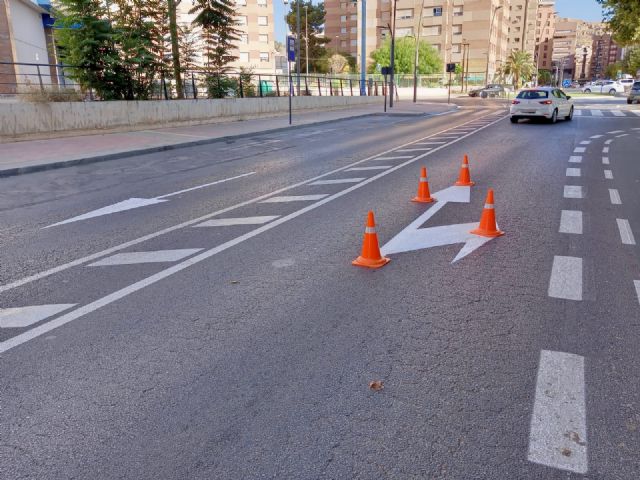 El Ayuntamiento de Lorca lleva a cabo labores de repintando de señalización horizontal y marcas viarias en diversas calles del municipio