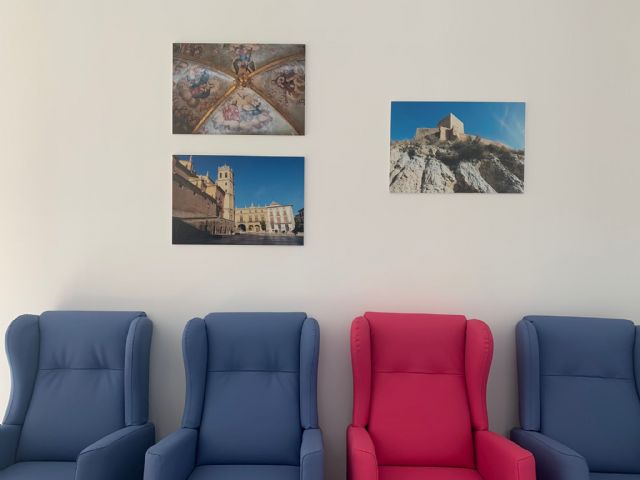 El Ayuntamiento de Lorca cede a la Fundación Poncemar fotografías de los fondos municipales para la decoración de su nuevo centro de día