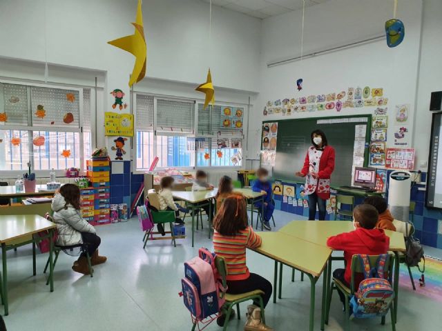 El Ayuntamiento de Lorca invierte 36.500 euros más en el protocolo de limpieza y mantenimiento en los centros escolares del municipio