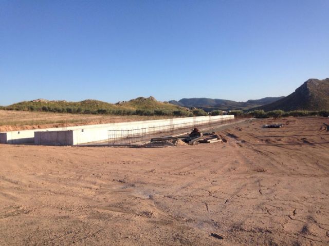 IU-Lorca denuncia la construcción de un cebadero de 2.000 plazas en Doña Inés que contaminará el acuífero