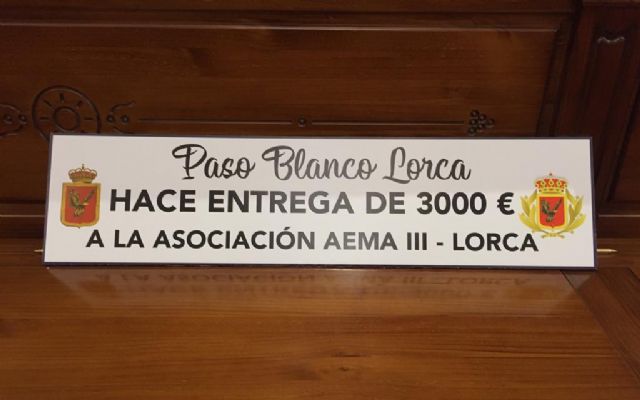 El Paso Blanco de un cheque de 3000 euros a AEMA III
