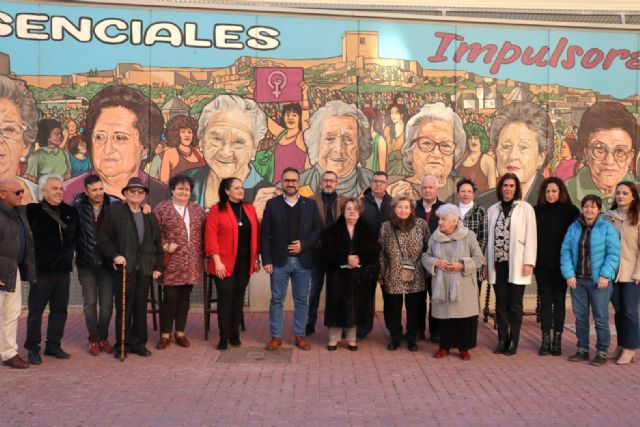 El alcalde de Lorca inaugura la segunda fase del mural pictórico 'Mujeres Esenciales: impulsoras de la Igualdad' al que incorpora 10 nuevos rostros