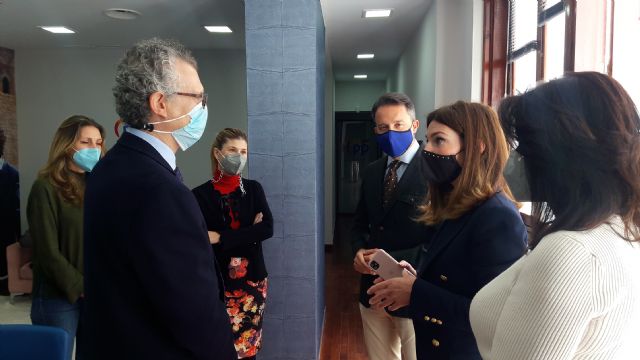 Fulgencio Gil se reúne con el consejero de Salud para trasladarle su inquietud por el bloqueo del PSOE a la construcción del centro de salud de San Cristóbal
