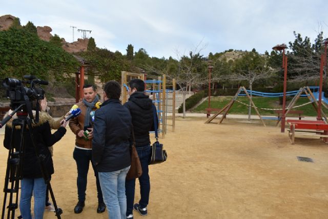 El PSOE denuncia graves deficiencias en los parques del Barrio de San Cristóbal y reclama actuaciones de mejora