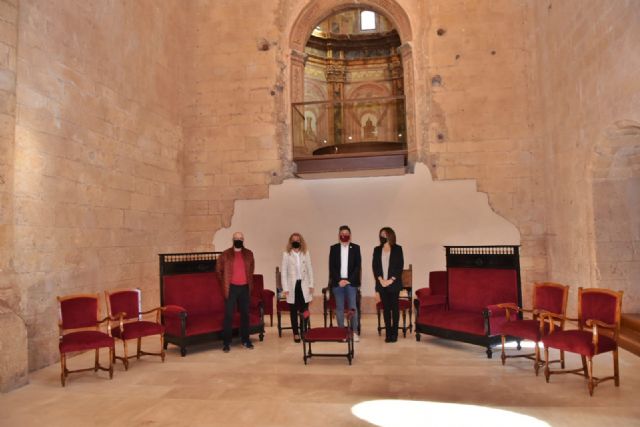 El Ayuntamiento de Lorca cede el uso de 13 piezas del mobiliario perteneciente al antiguo despacho del secretario municipal a la Federación de San Clemente