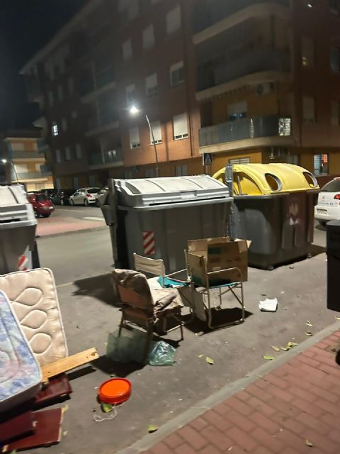 El PSOE de Lorca denuncia la situación de insalubridad y suciedad extrema que sufren los vecinos y vecinas del Barrio de La Viña
