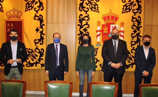La consejera de Empresa se reúne con la junta directiva de la Cámara de Comercio de Lorca