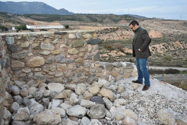 El PSOE lleva al Pleno de Lorca el lamentable estado de conservación de la Torre de Mena, en La Hoya