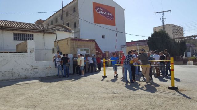 IU-V muestra su solidaridad con los trabajadores del matadero de Lorca