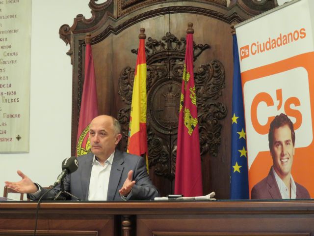 Antonio Meca: 'Ningún grupo municipal apoyó la iniciativa de C's sobre transparencia en la gestión de la tribuna presidencial de la Semana Santa'