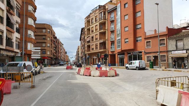 La Policía Local establece normas especiales de circulación en Jerónimo Santa Fe tras la eliminación de la rotonda provisional de la antigua Bascula por el avance de las obras