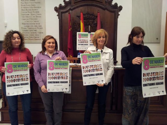 El Ayuntamiento de Lorca y la Federación de Mujeres celebran el 8 de marzo bajo el lema 'Mujeres y hombres construimos en igualdad'