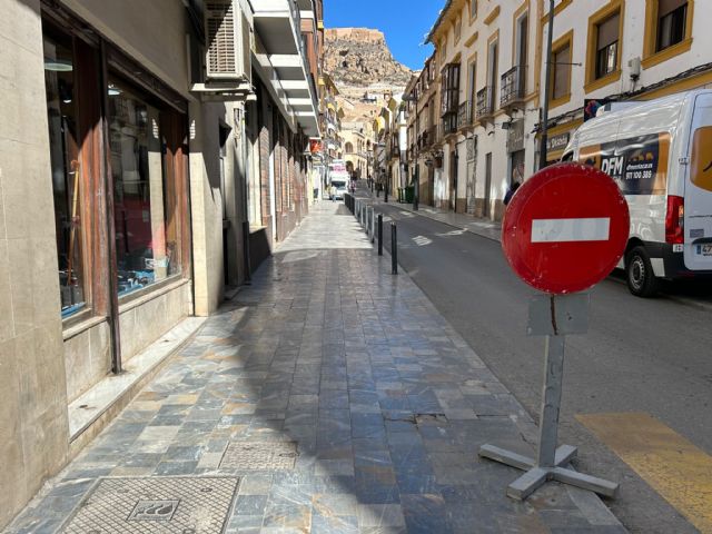 El PSOE de Lorca pide al Ayuntamiento de Lorca que refuerce la seguridad en la calle Álamo debido al cambio en el sentido de circulación debido a las obras
