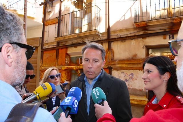 El alcalde anuncia la construcción de 11 viviendas y 11 aparcamientos en un solar del casco antiguo de Lorca