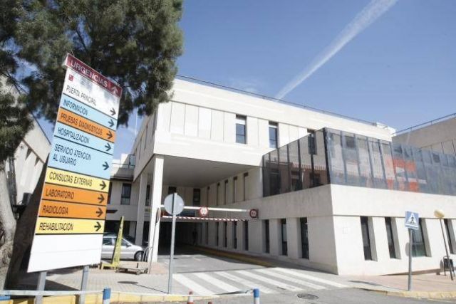 La izquierda demanda la restitución del servicio de autobús lanzadera entre el parking del Artés Carrasco y el hospital Rafael Méndez