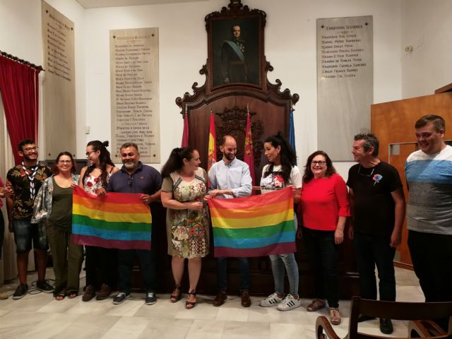 Lorca conmemorará el Día Internacional del Orgullo LGTBIQ con la lectura de un manifiesto y la colocación de la bandera arcoíris en el balcón del Ayuntamiento
