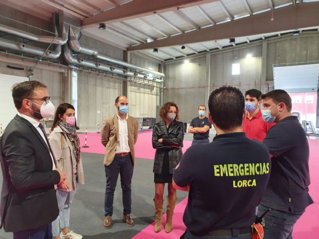 El alcalde de Lorca supervisa los trabajos para el traslado del punto de vacunación a las instalaciones del recinto de IFELOR