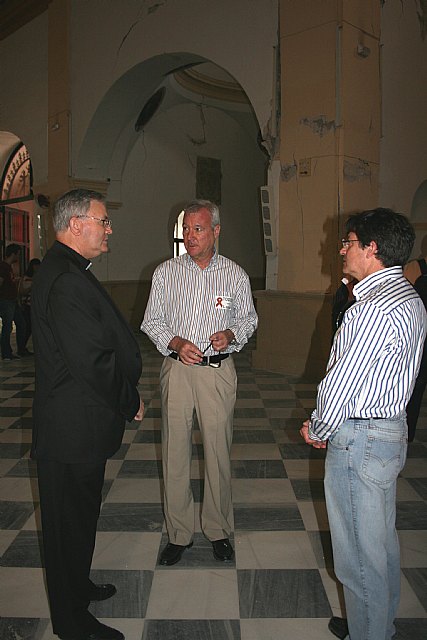 El presidente de la Comunidad Autónoma, Ramón Luis Valcárcel, junto al alcalde de Lorca, Francisco Jódar, el obispo de la Diócesis de Cartagena, José Manuel Lorca Planes, y el director general de Bellas Artes y Bienes Culturales, Enrique Ujaldón, visitó el santuario de la Virgen de las Huertas