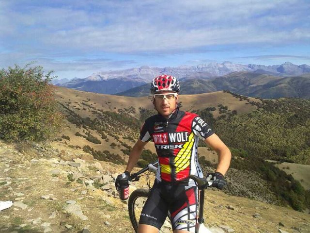 Imagen de Sergio en un entrenamiento por el circuito de Sabiñánigo.