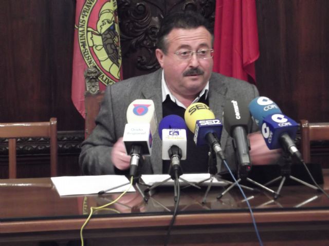 El PSOE pide el expediente de licitación de las obras del IES Ros Giner