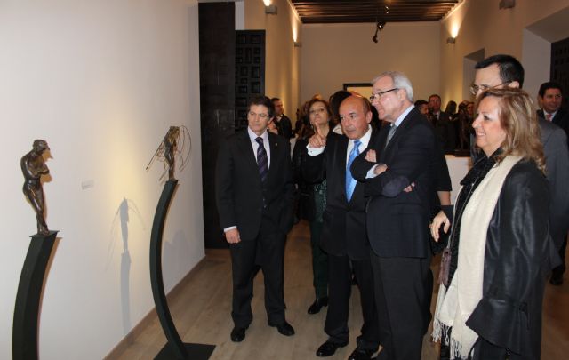 Valcárcel inaugura la exposición de González Betrán en Lorca