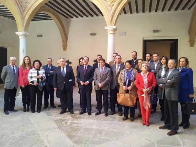 La Comisión de Cultura del Congreso de los Diputados solicitará el apoyo del Gobierno de España para que el bordado lorquino sea declarado Patrimonio de la Humanidad