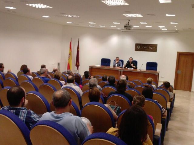 Los comerciantes del Barrio San José de Lorca acuerdan que las obras de remodelación se ejecuten cortando la calle Pérez Casas