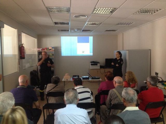 Charlas para enseñar a las personas mayores los primeros auxilios básicos con los que reaccionar en caso de emergencia