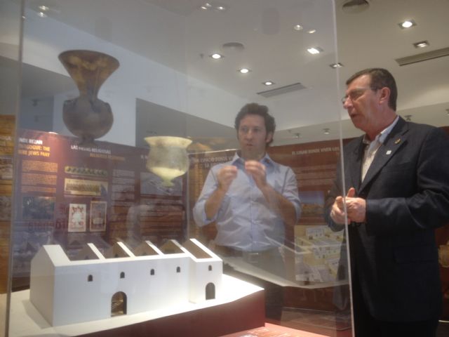 El Ayuntamiento de Lorca lleva la exposición 'Huellas de la cultura judía' al Centro Comercial Parque Almenara hasta finales de junio