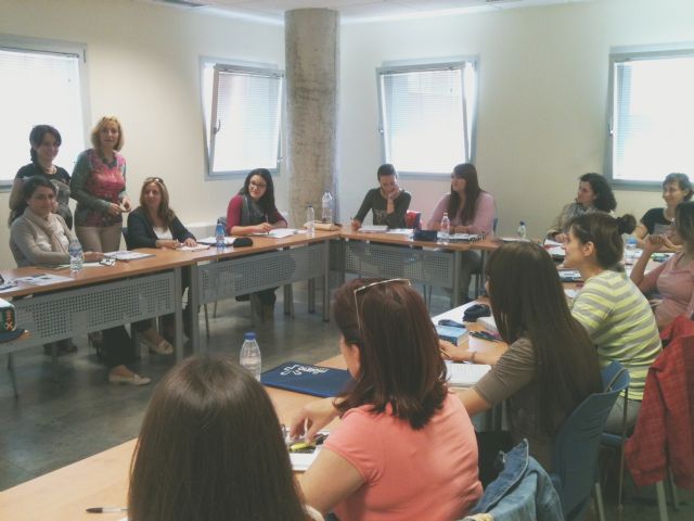 El Ayuntamiento inicia un nuevo programa de formación con una decena de cursos subvencionados por el Gobierno Central para 135 lorquinas