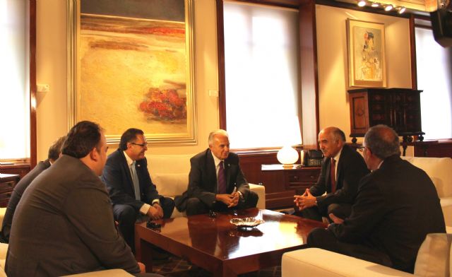 El presidente de la Comunidad, Alberto Garre, recibe al presidente de la Cámara de Comercio e Industria de Lorca, Eusebio Abellán