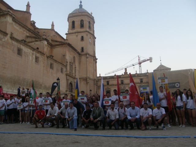 Comienza el Campeonato de Europa de Balonmano Playa juvenil que tiene carácter urbano puesto que se celebra en las plazas de España y Calderón