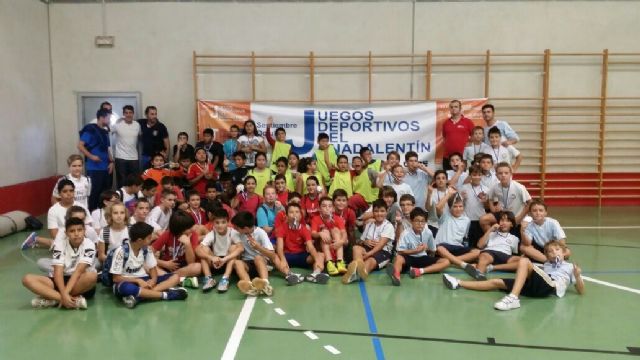 Alumnos de los colegios San Cristóbal, Alfonso X, José Robles y Ciudad del Sol participan en el Torneo de Fútbol Sala Escolar