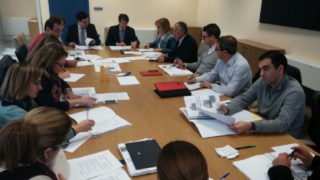 La Concejalía de Empleo de Lorca contrató a 350 desempleados, becó a 98 y formó a otros 326 en 2014