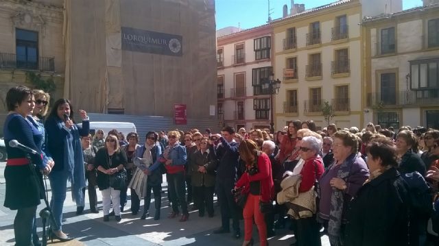 Más de 450 mujeres de Fuente Álamo visitan Lorca en una actividad organizada por los ayuntamientos de Lorca y Fuente Álamo