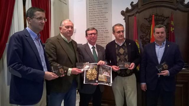 16.000 programas impresos con un diseño adaptado al cartel de este año reforzarán la información on line sobre actos y horarios de la Semana Santa