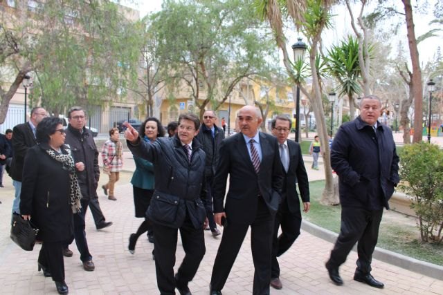 El presidente Garre destaca 'la transformación del nuevo barrio de La Viña, concebido para impulsar la vida ciudadana'