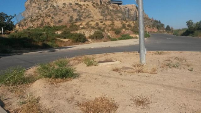 El PSOE denuncia el estado en el que se encuentran las inmediaciones de la Iglesia de San Juan y Cuesta de la Velica