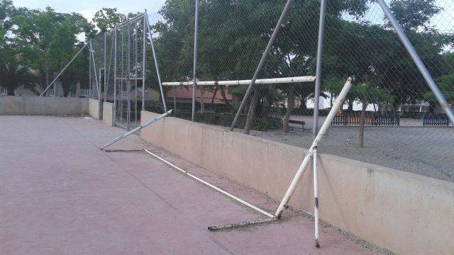 El PSOE alerta del peligroso estado de las instalaciones deportivas de Los Ángeles debido a la falta de mantenimiento