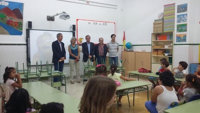 Más de 9.600 alumnos de infantil y primaria del municipio inician el curso escolar con normalidad e importantes mejoras en los centros educativos