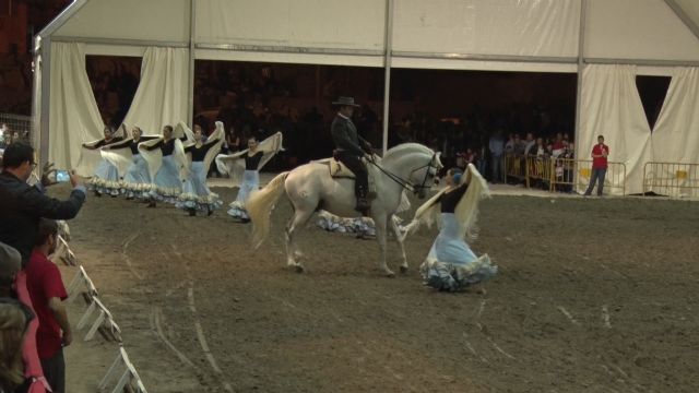 Más de 1.500 personas disfrutaron con el espectáculo nocturno de FERICAB