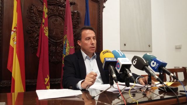 El Ayuntamiento bonifica el 50% del IAE a autónomos y PYMES, el 75% del ICIO en el casco histórico y elimina el remanente negativo de tesorería