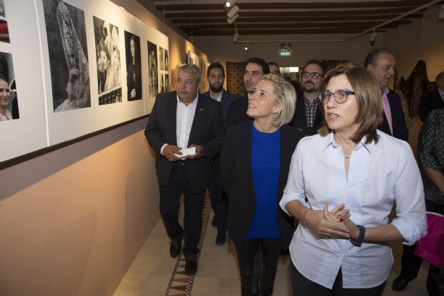 Inaugurada la muestra 'La mantilla, tradición y cultura' en la Sala de Exposiciones Temporales del MASS