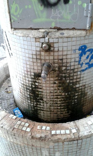 IU-V: 'Hay patios de colegio en el África más pobre mucho más decentes que el patio del colegio público San Fernando'